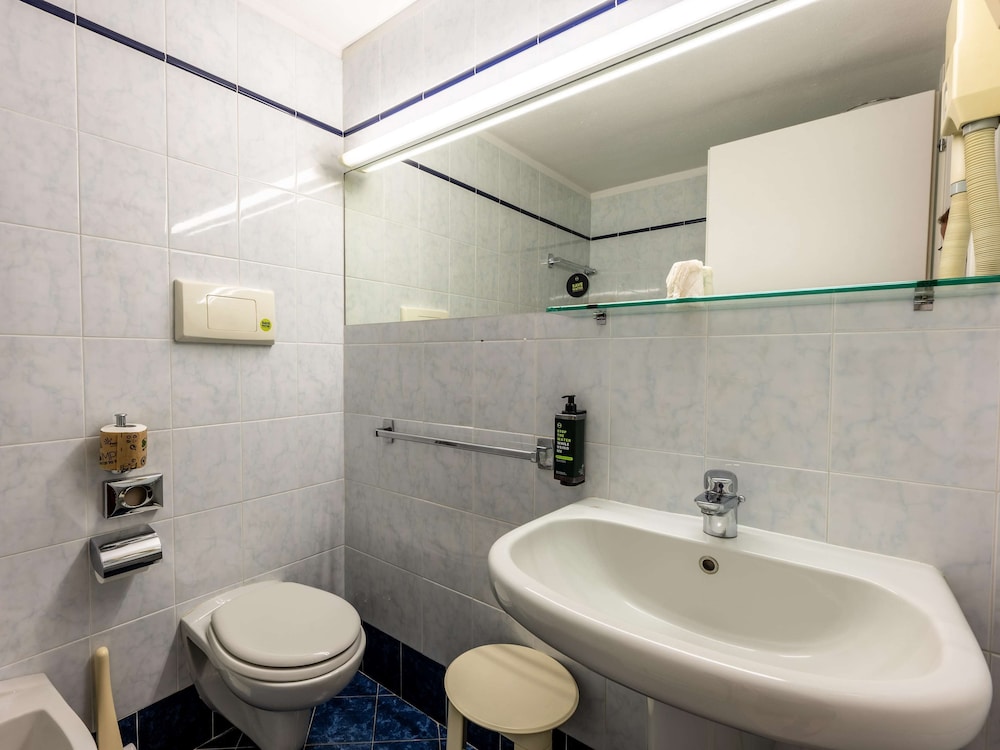 Standard Double Room - Photo 9