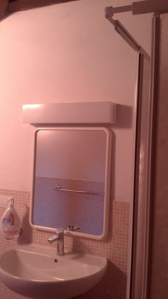 Economy Shared Dormitory, Shared Bathroom photo 3