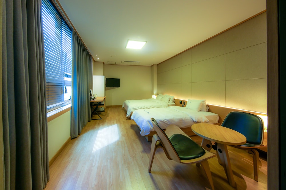 Superior Twin Room - Certified Korea Tourism Quality Break (Breakfast is not available on Mondays) photo 2