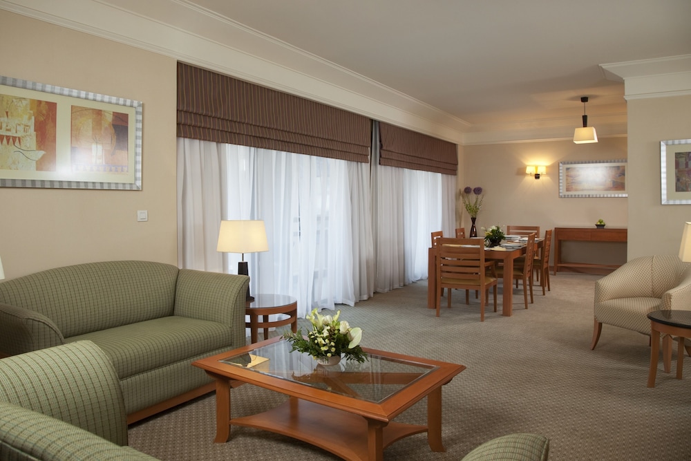 Suite, 1 Bedroom, Smoking - Photo 9