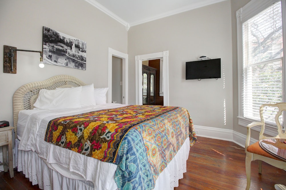 Traditional Suite, Multiple Beds, Non Smoking