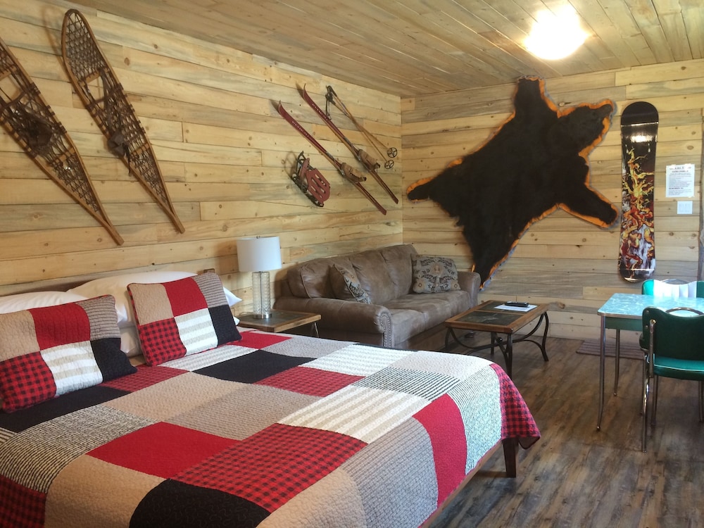 Premium Cabin, 1 King Bed, Kitchen, Mountain View (No Pets) photo 1