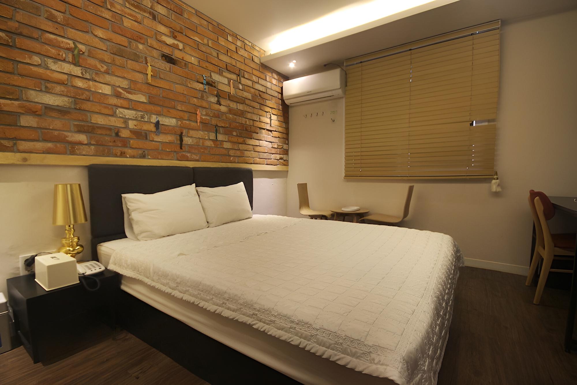 Room (Standard (breakfast provided (toast/c) - Photo 10