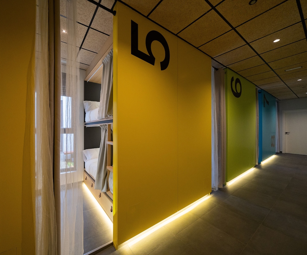1 bed in 28-Bed Mixed Dormitory Room