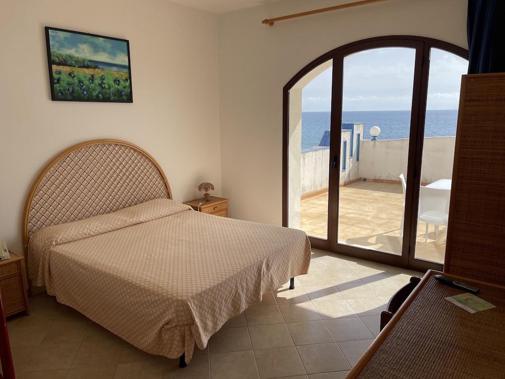Panoramic Quadruple Room photo 1
