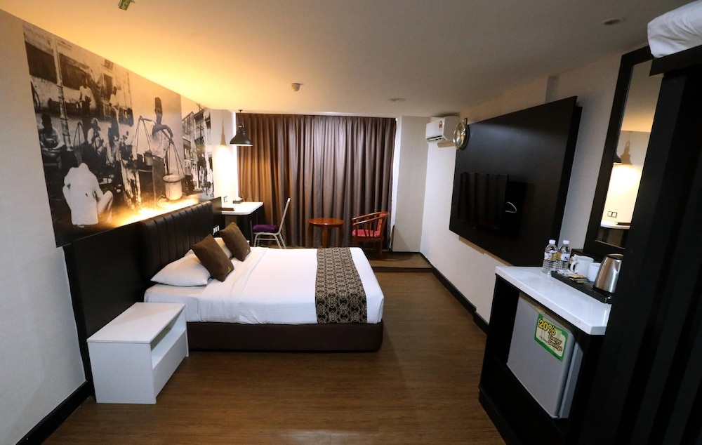 Deluxe Queen Room - Photo 1
