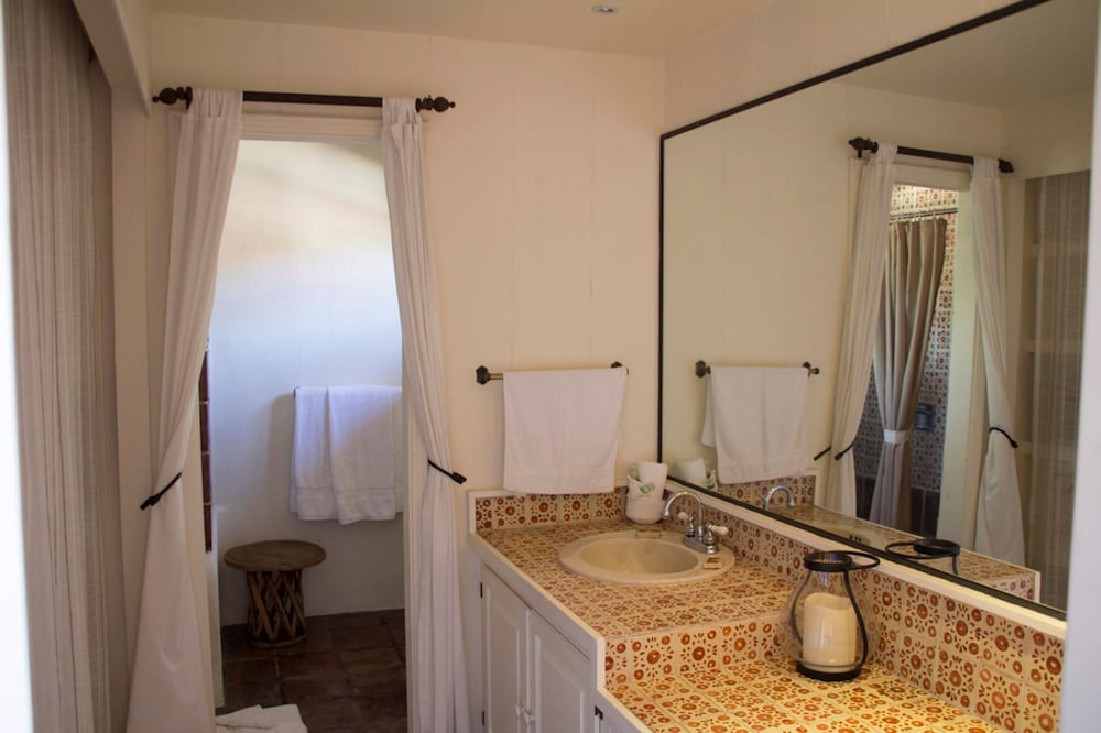 Cabin, 1 King Bed, Oceanfront (Ocean Front) photo 3