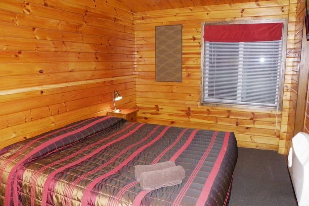 Standard Single Room, 1 King Bed photo 3