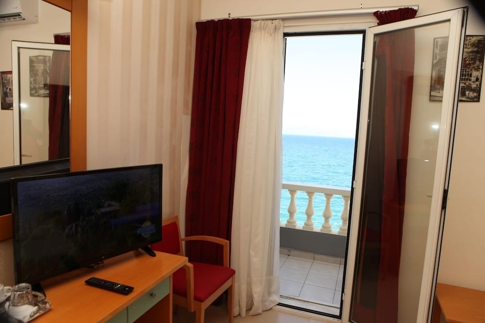 Double or Twin Room, Balcony, City View photo 3