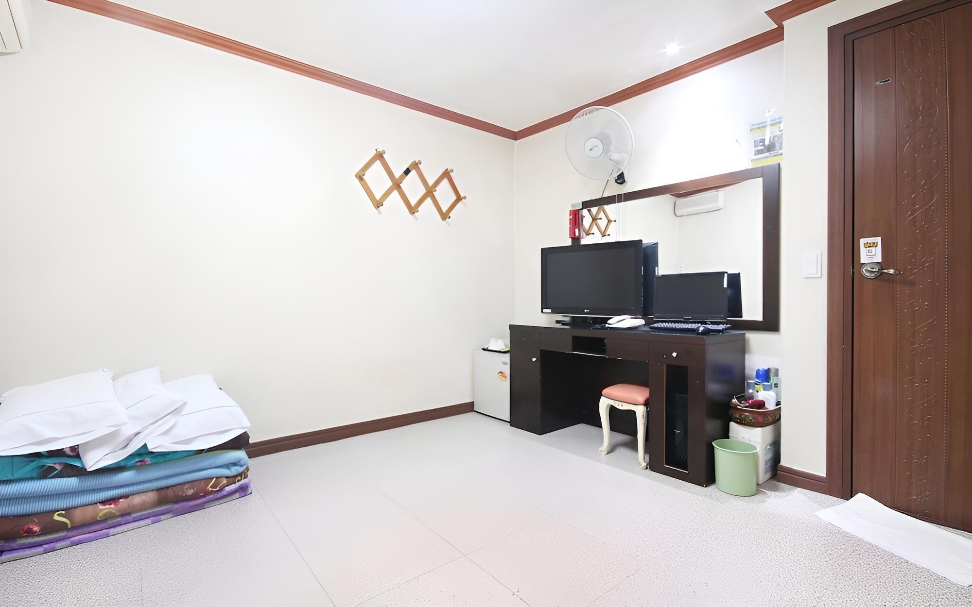 Room (Korean-style Ondol Room) - Photo 1