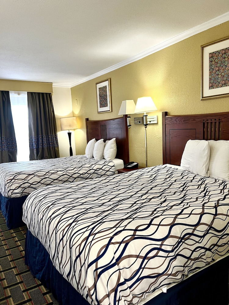 Single Room, 2 Queen Beds photo 1