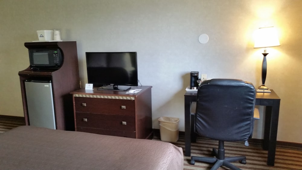 Standard Room, 2 Queen Beds - Photo 4