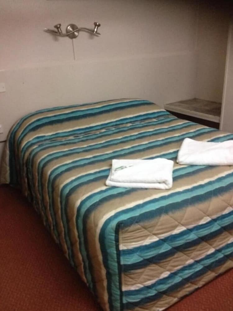 Basic Triple Room photo 1