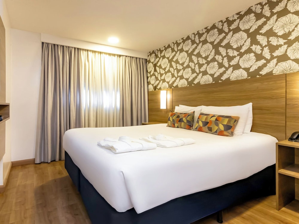 Luxury Double - 1 Queen Bed and 1 Sofa Bed, with balcony - Photo 1