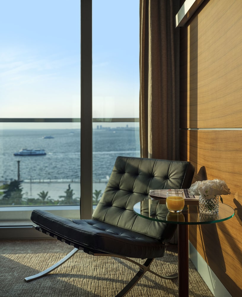 Executive Room Sea View 1 King Bed thumbnail 6