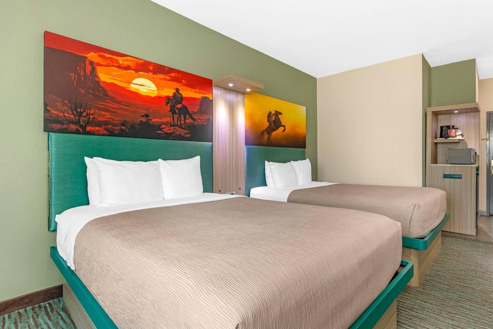 Room, 2 Queen Beds, Non Smoking - Photo 5