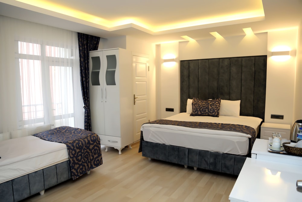 Standard Double Bed and Single Bed Room photo 1