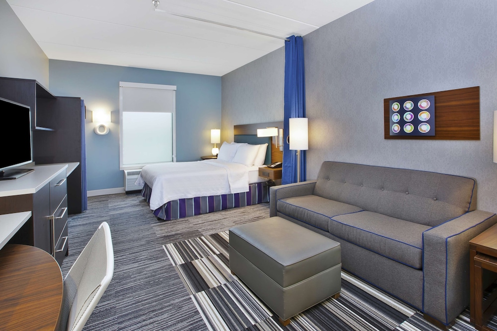 Suite, 1 Queen Bed, Accessible, Bathtub (Mobility & Hearing) photo 3