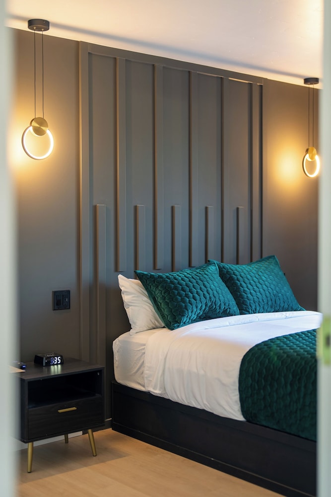 Ground Floor Queen Room photo 2