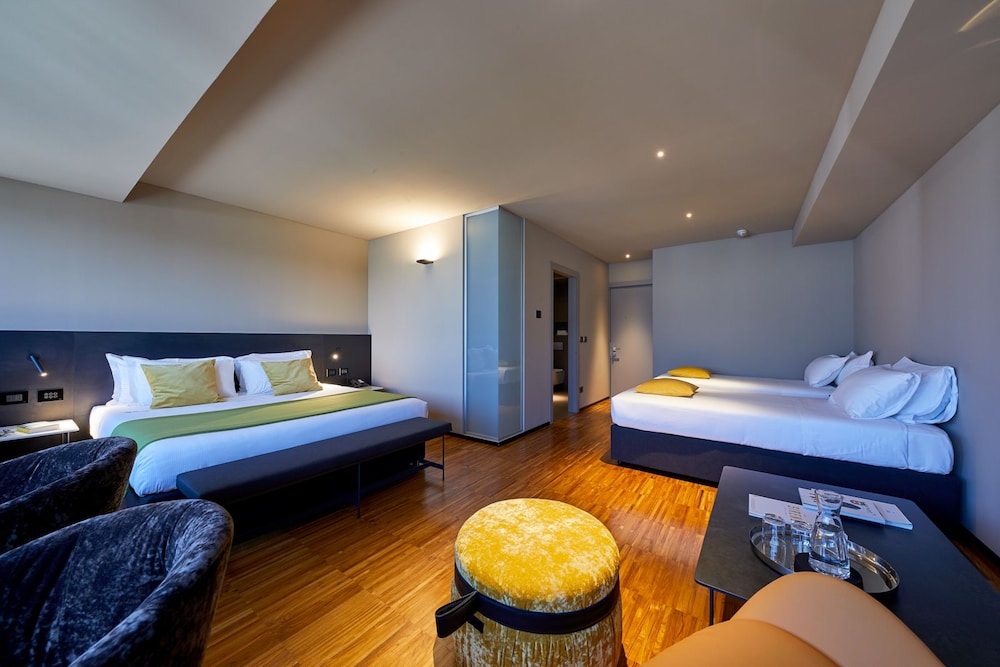 Executive Suite, Accessible