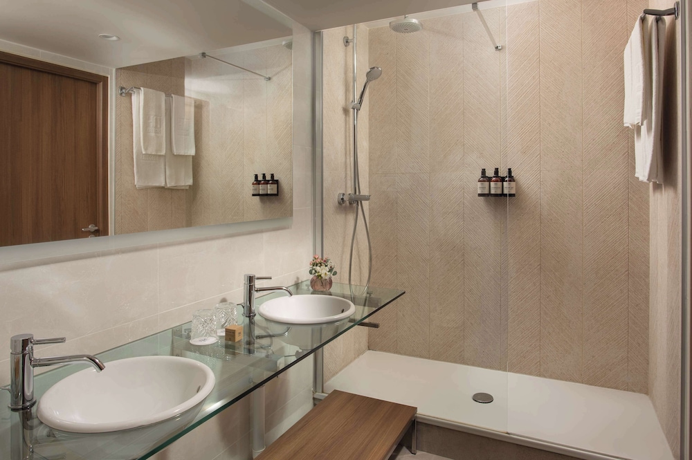 Junior Suite (Extra Bed 2 adults + 2 children) - Photo 10