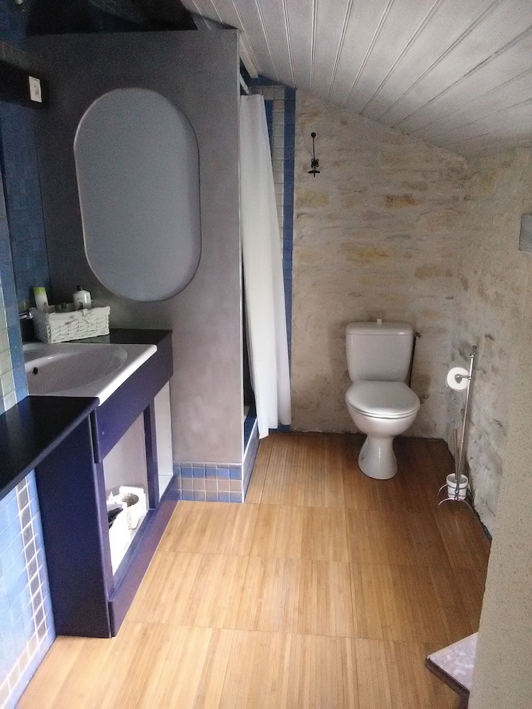 Quadruple Room (Chambre Vendée) photo 2