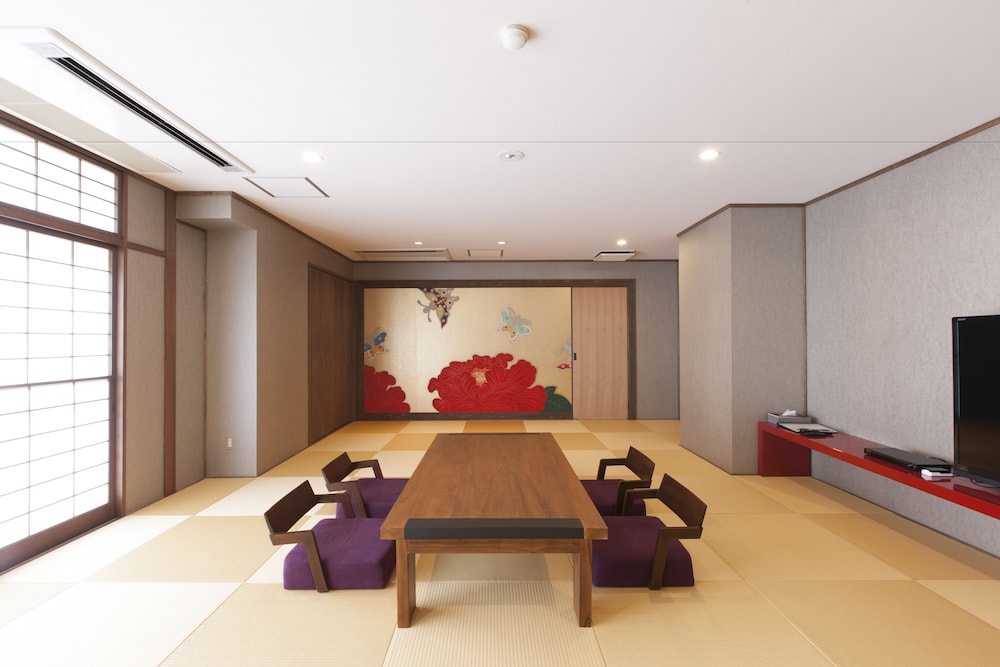 Half board (Dinner: Sukiyaki) – Japanese Room with Open Air Bath, Mountain View photo 2