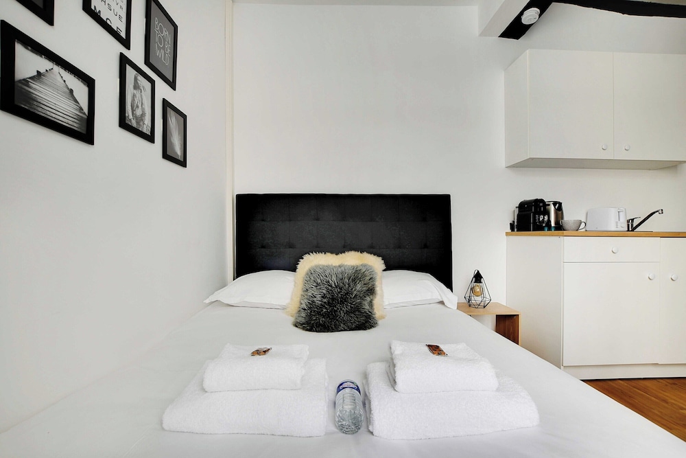 Apartment photo 2