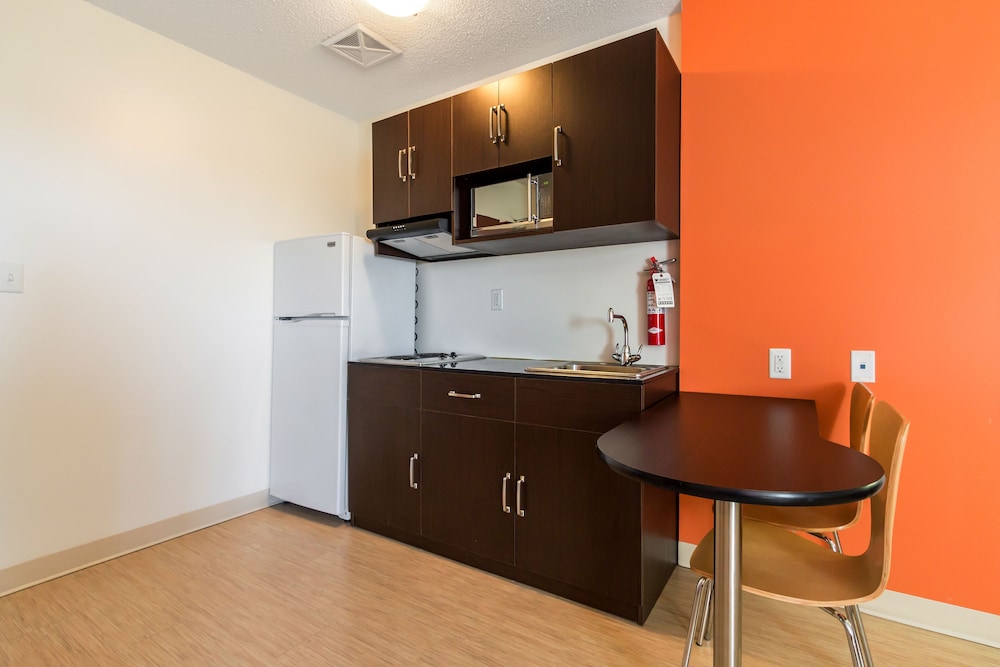 Deluxe Room, 1 Queen Bed, Non Smoking, Kitchenette - Photo 8