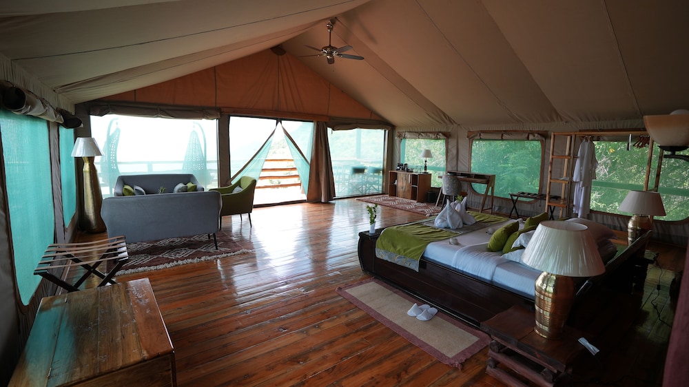 Premium Tent photo 1