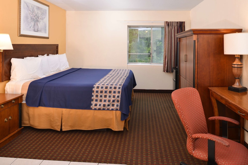 1 King Bed Jacuzzi Non-Smoking - Photo 1