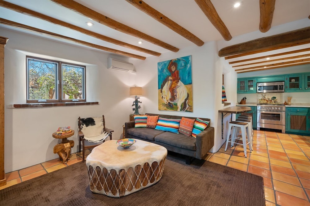 House (Dancing Hare - Colorful and Inviting ) photo 1