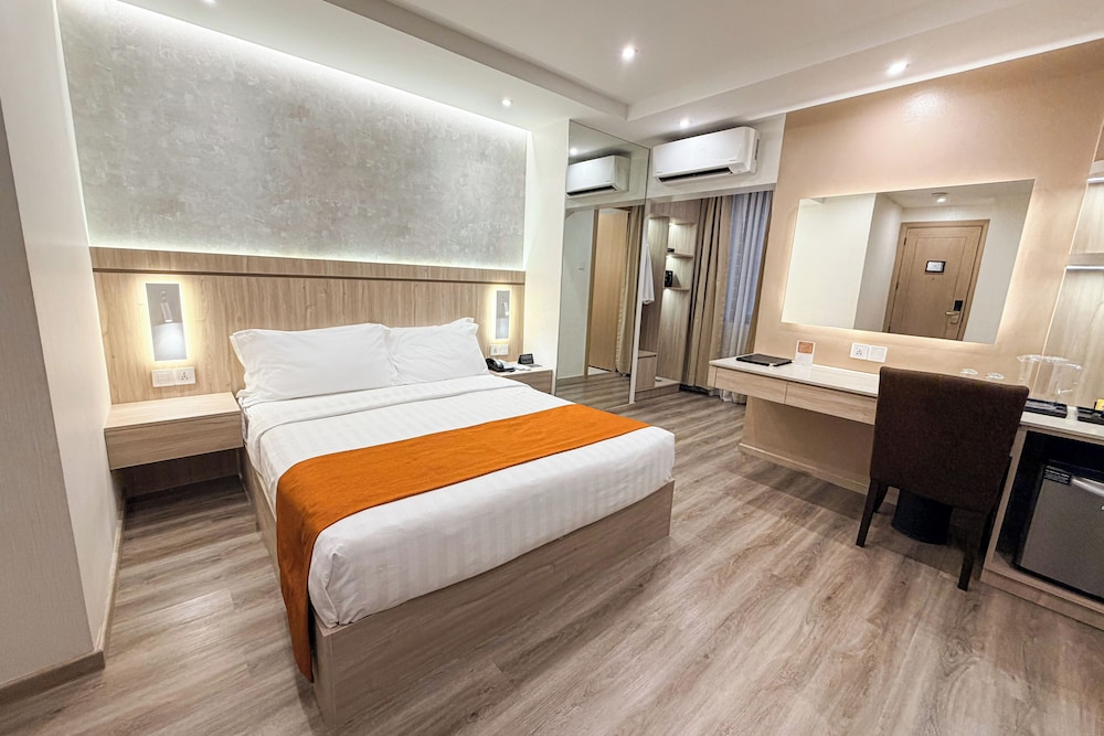 Premier Double Room, 1 Queen Bed - Photo 1