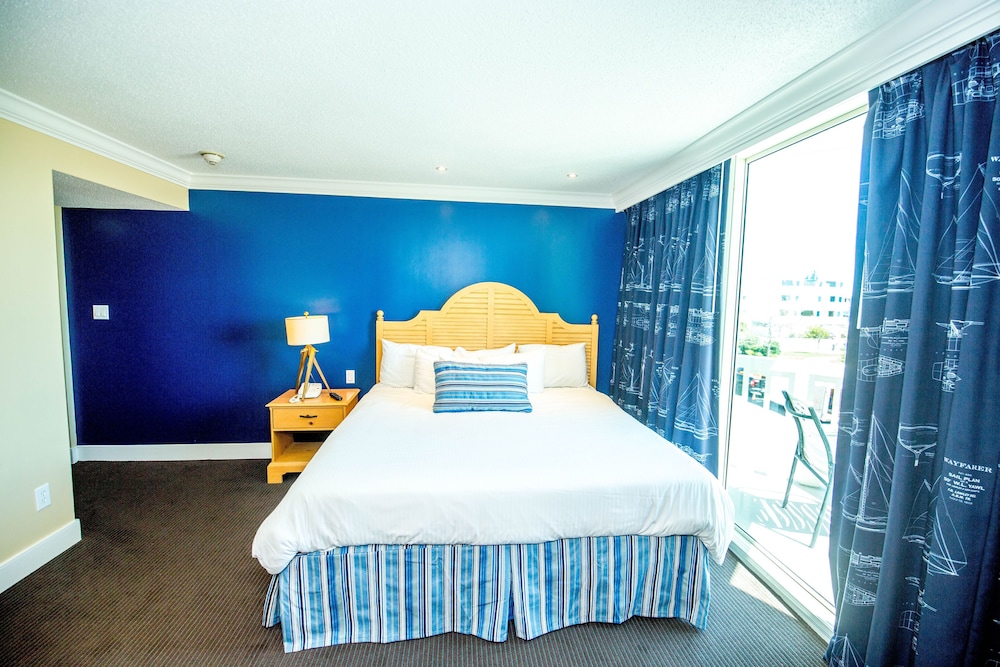 (V) Deluxe Oceanfront Suite photo 3