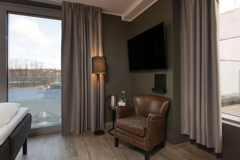 Superior Room, 1 Queen Bed photo 2