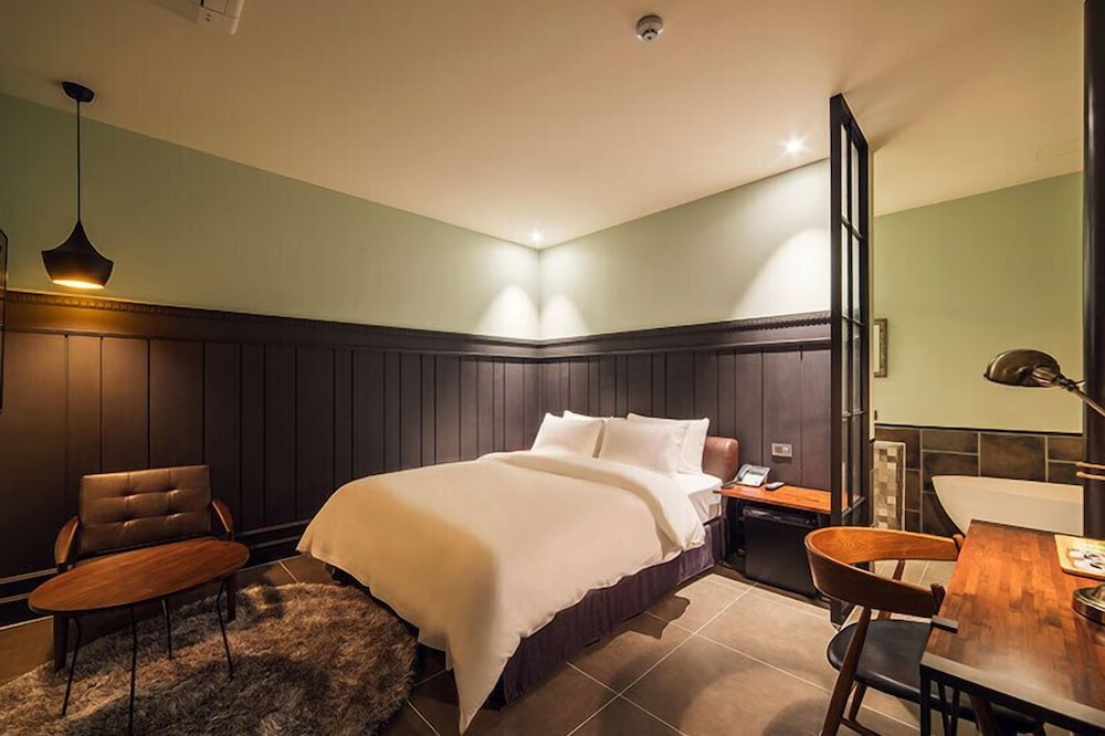 Standard Room (Bath Bomb Package) - Photo 7