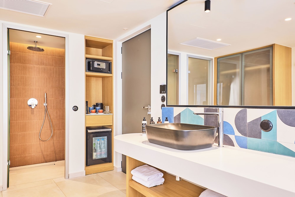 Deluxe Room Roof Top - Heated Hydro Tub - Photo 4