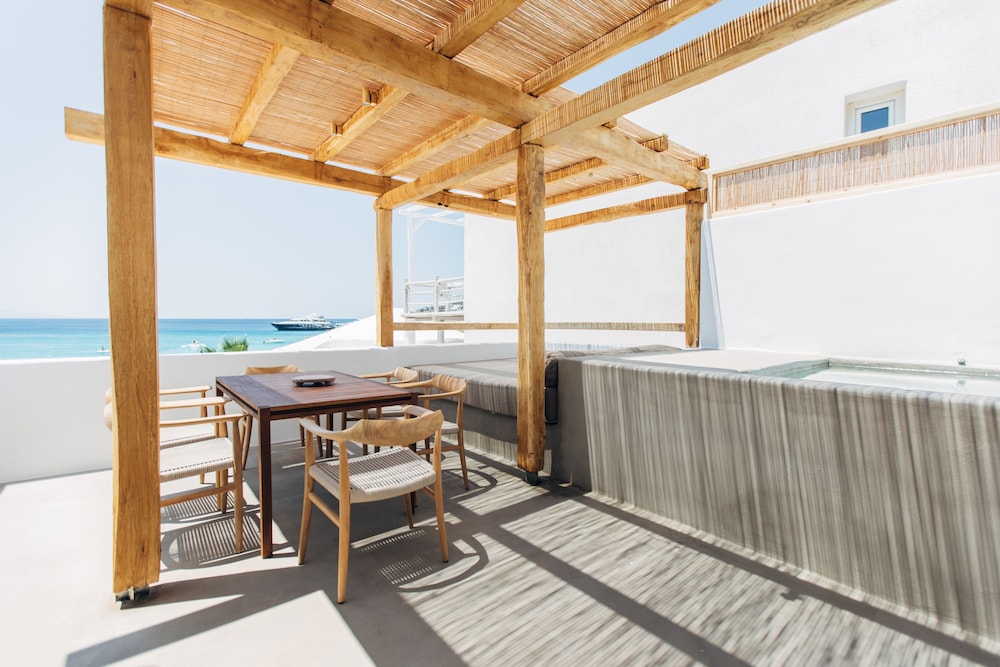 Deluxe Double Room with Jetted Tub Sea View