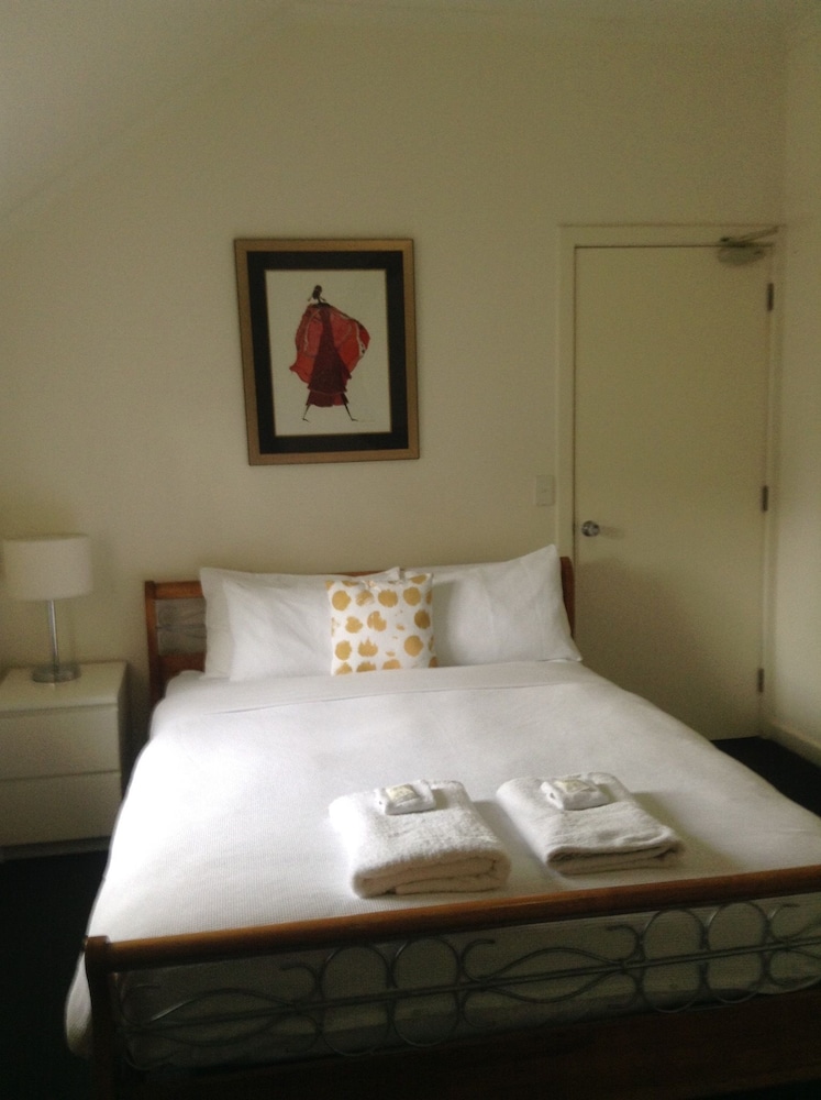 Standard Room, 1 Queen Bed