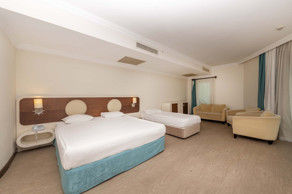 Suite Room thumbnail 6