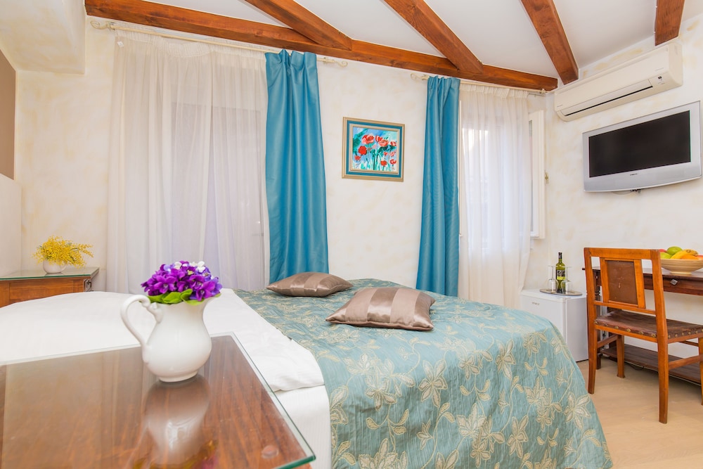 Single Room - Photo 3