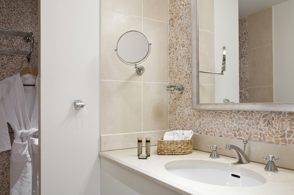 Suite - Photo 2