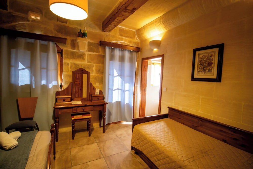 Comfort Triple Room, City View