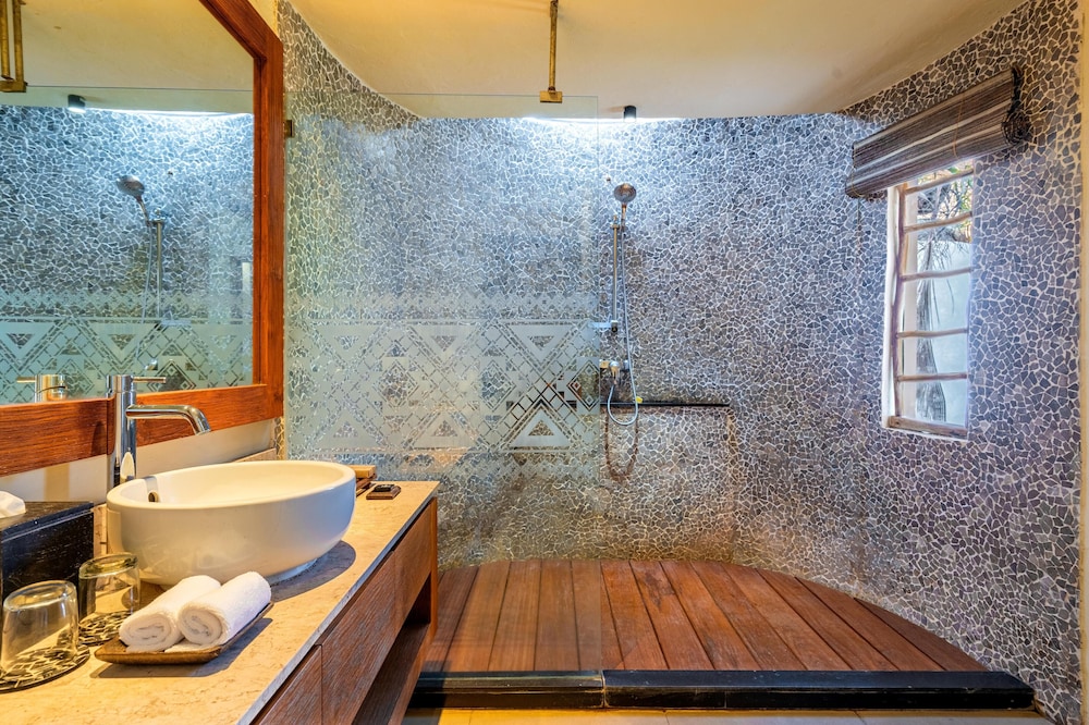 Tembo Family Suite + Bali Safari Entrance & Safari Journey photo 2