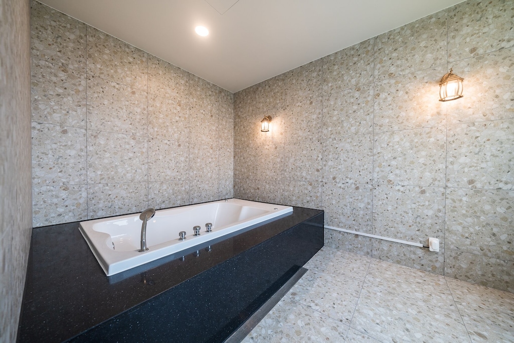 Premium Suite - Photo 2