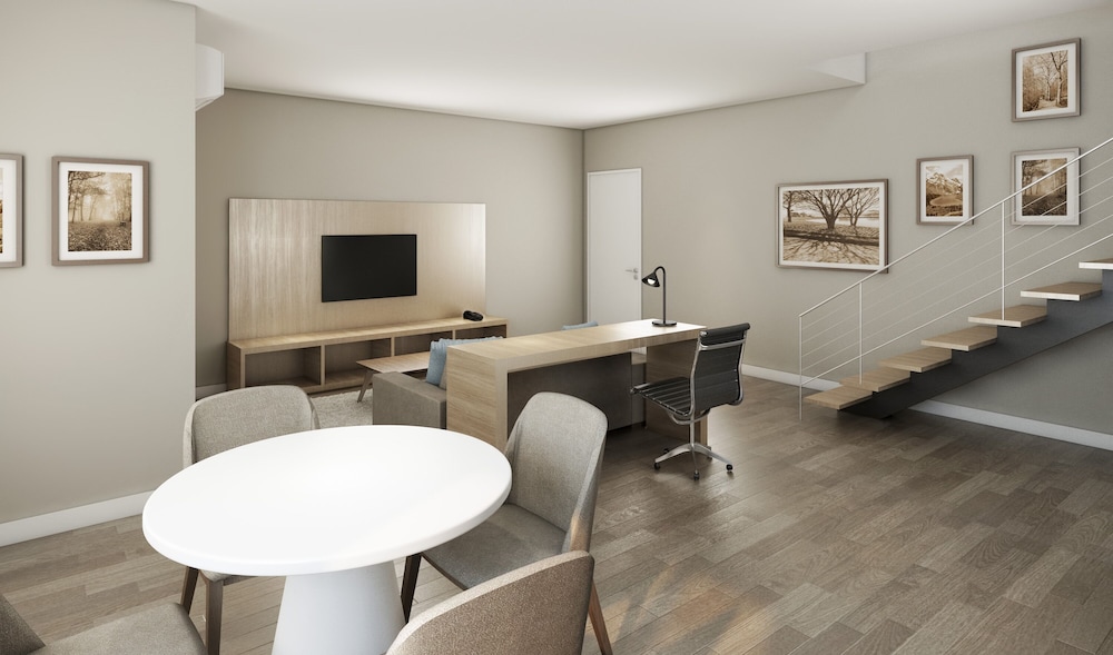 Deluxe Suite - Photo 6
