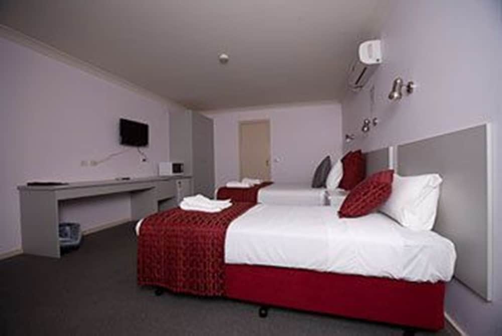 Deluxe Twin Room photo 2
