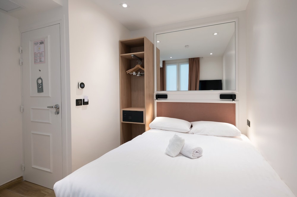 Standard Room thumbnail 6