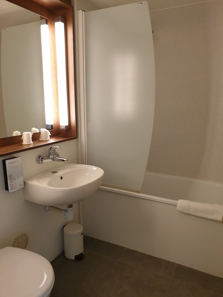 Standard Room, 2 Twin Beds - Photo 8