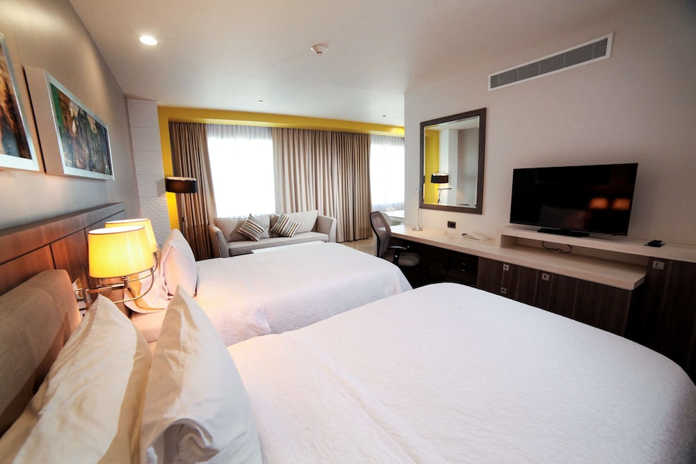 Suite, 2 Twin Beds, Non Smoking